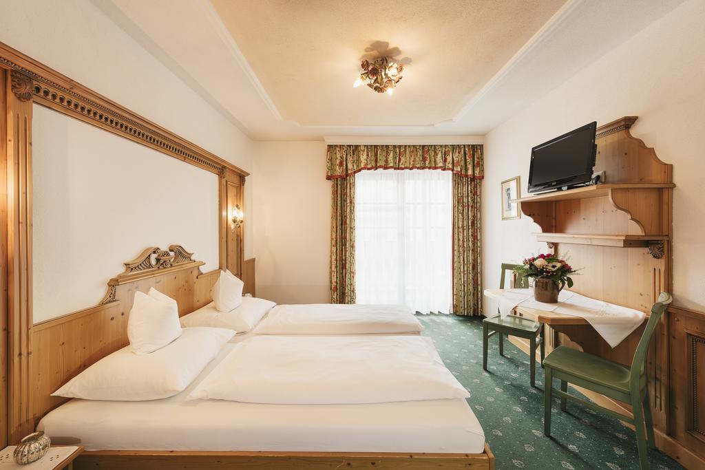 Hotel Hoferwirt Нойштіфт-ім-Штубайталь Екстер'єр фото
