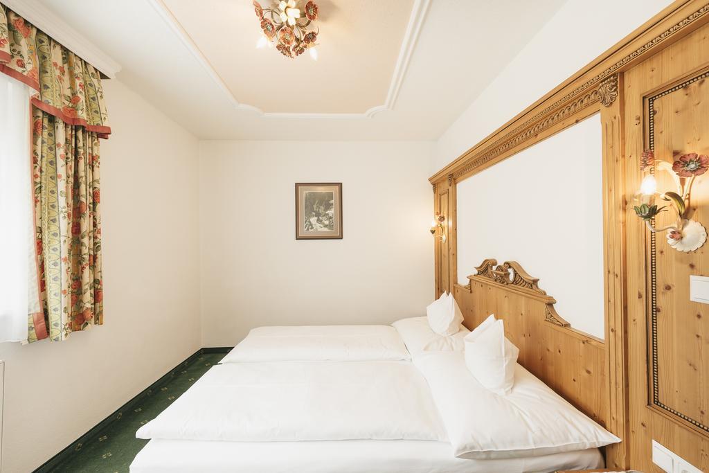 Hotel Hoferwirt Нойштіфт-ім-Штубайталь Екстер'єр фото